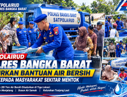 Satpolairud polres Bangka Barat salurkan bantuan air bersih kepada Masyarakat sekitar mentok.